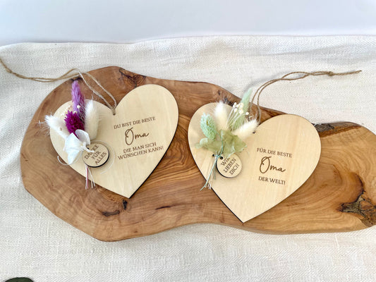 Geschenk für die Oma / Holzherz mit Trockenblumen & Spruch / liebevolles Mitbringsel zum Muttertag / Geschenkidee